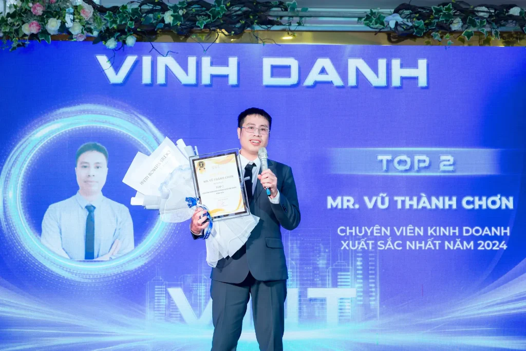 dia-oc-vnt-vinh-danh-cbnv-xuat-sac-2024-1-1024x683-1 Địa ốc VNT vinh danh CBNV xuất sắc 2024