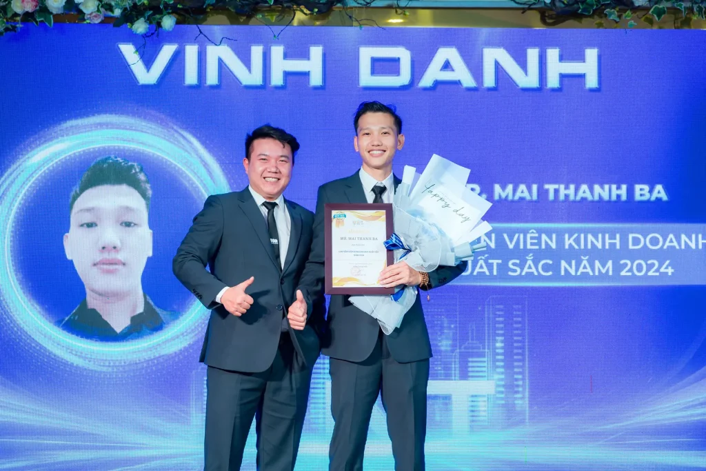 dia-oc-vnt-vinh-danh-cbnv-xuat-sac-2024-16-1024x683-1 Địa ốc VNT vinh danh CBNV xuất sắc 2024