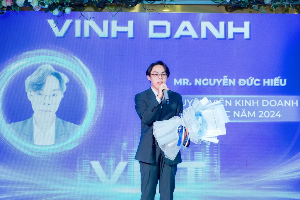 dia-oc-vnt-vinh-danh-cbnv-xuat-sac-2024-17-1024x683-1 Địa ốc VNT vinh danh CBNV xuất sắc 2024