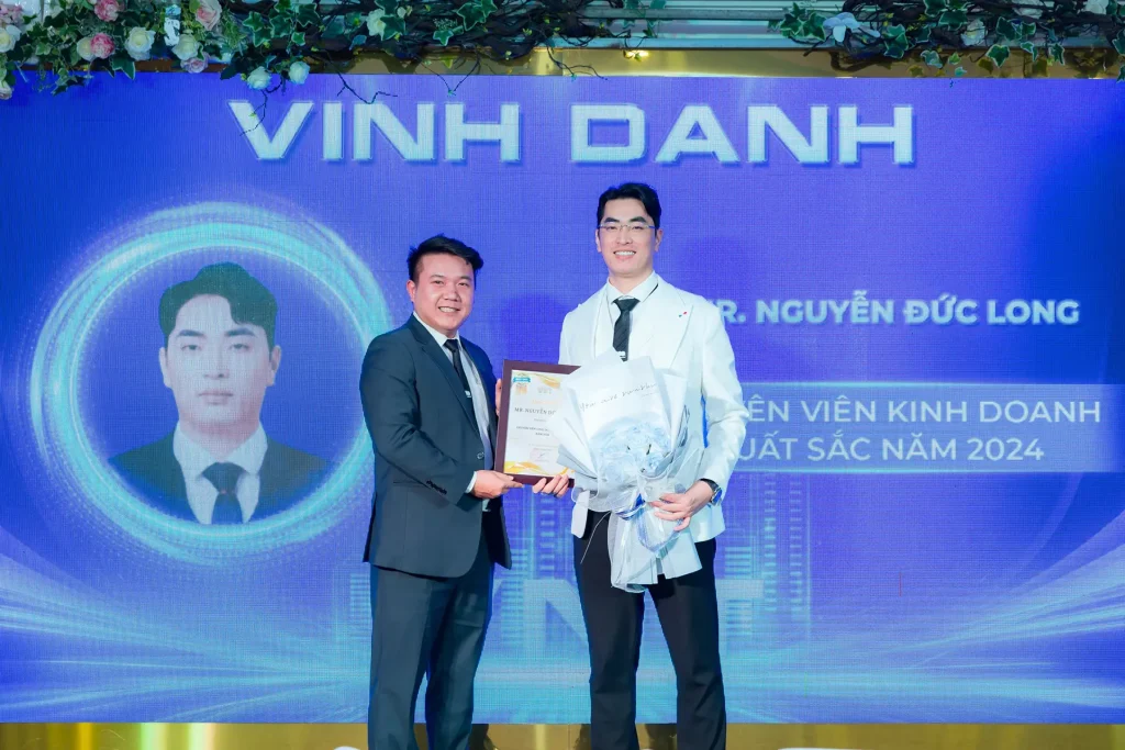 dia-oc-vnt-vinh-danh-cbnv-xuat-sac-2024-18-1024x683-1 Địa ốc VNT vinh danh CBNV xuất sắc 2024