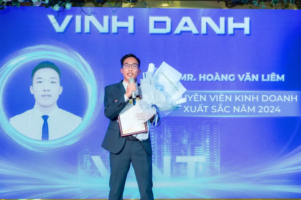 dia-oc-vnt-vinh-danh-cbnv-xuat-sac-2024-19-1024x683-1 Địa ốc VNT vinh danh CBNV xuất sắc 2024