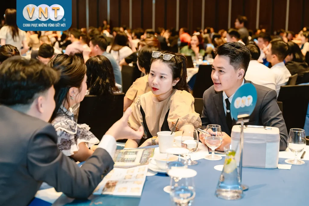 private-booking-skym-ha-long-3-1024x683-1-1 Private booking SkyM Hạ Long