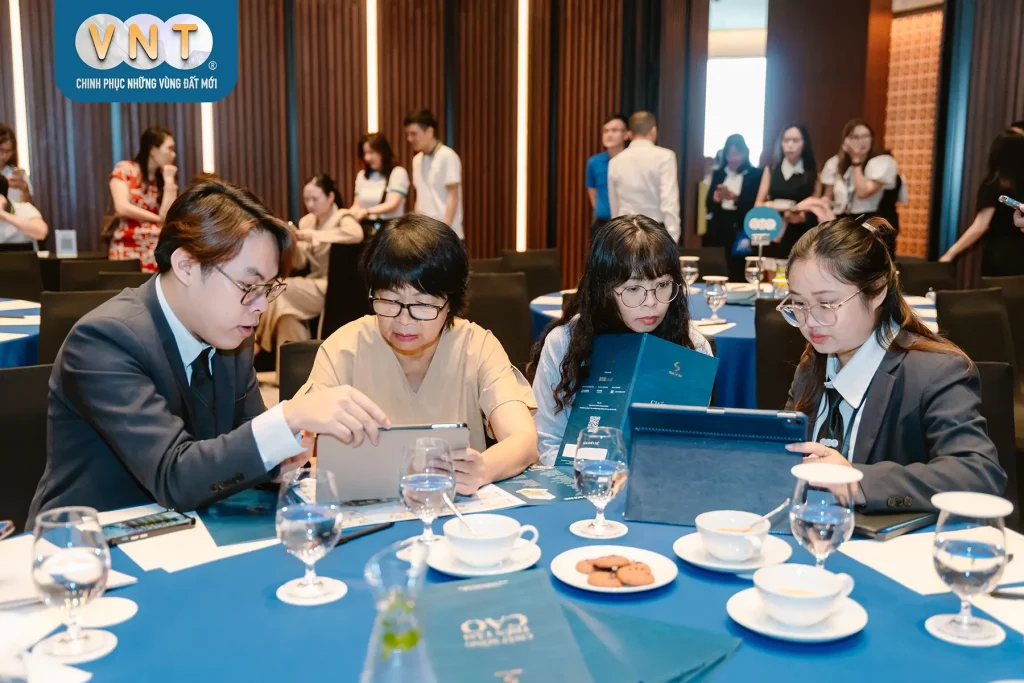 private-booking-skym-ha-long-6-1024x683-1-1 Private booking SkyM Hạ Long