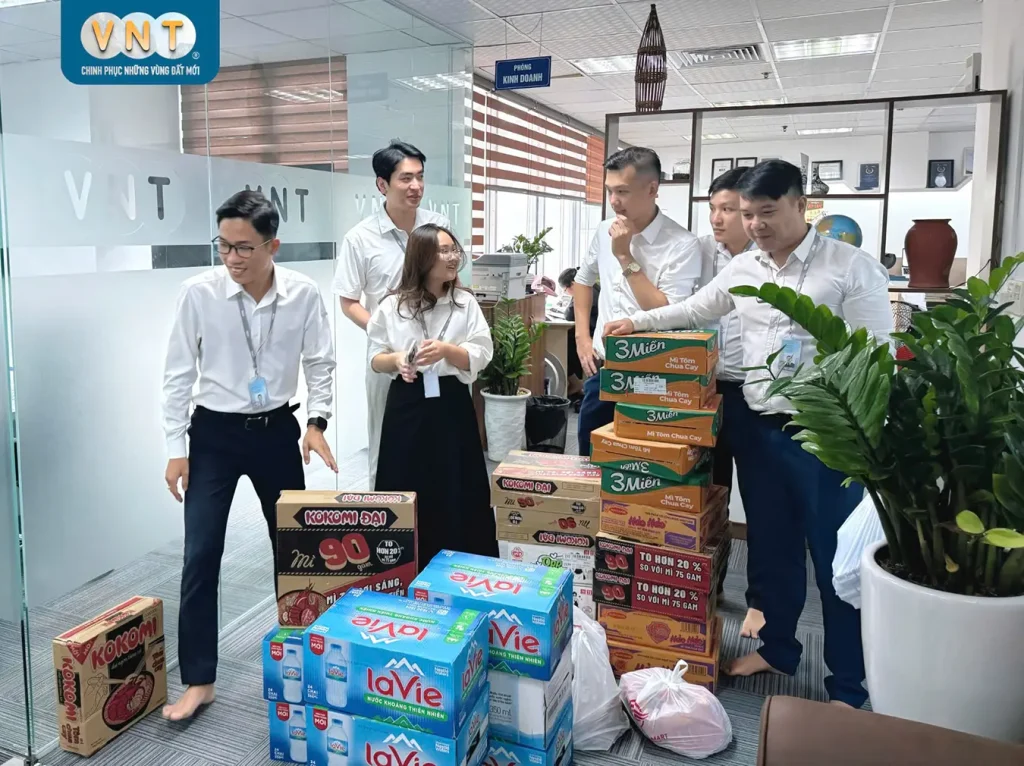 Địa Ốc VNT chung tay ủng hộ đồng bào vùng bão lũ